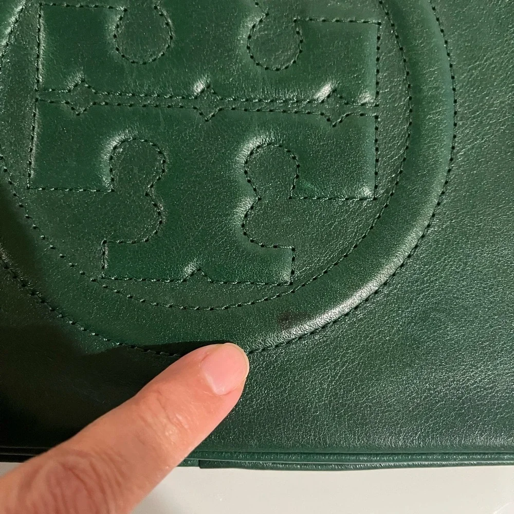 TORY BURCH DARK GREEN CLUTCH WITH GOLD CHAIN